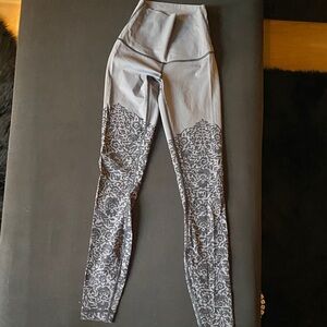 Lululemon Athletica Gray and Black Ornate Leggings 2 luxstream fabric high waist
